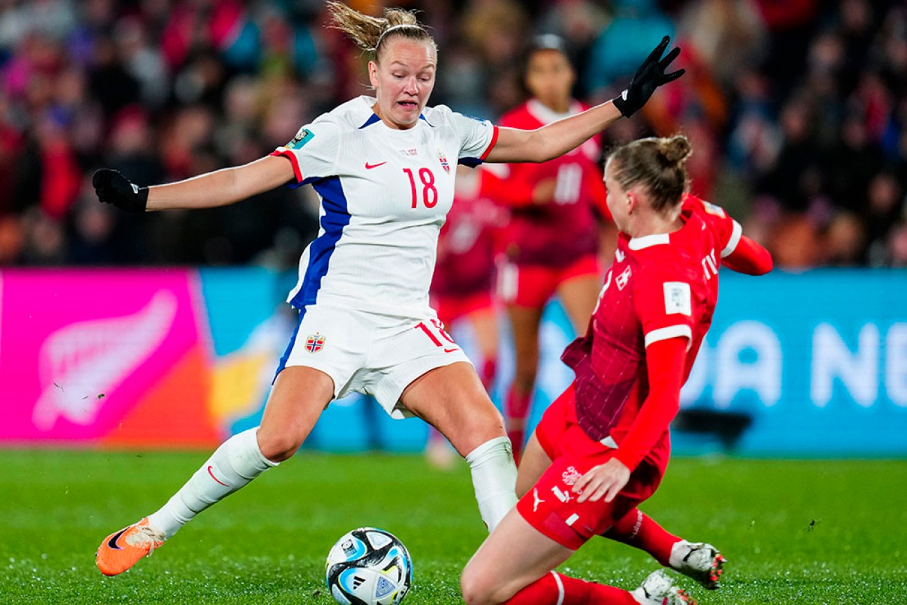 Norway's Frida Maanum and Switzerland's Julia Stierli fight for the ball in their scoreless draw.