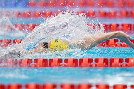 Kaylee McKeown wins 100m backstroke gold