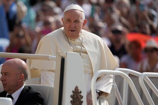 Pope Francis urges Russia to restore grain deal 