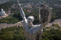 Ukraine removes Soviet symbols from Kyiv statue 