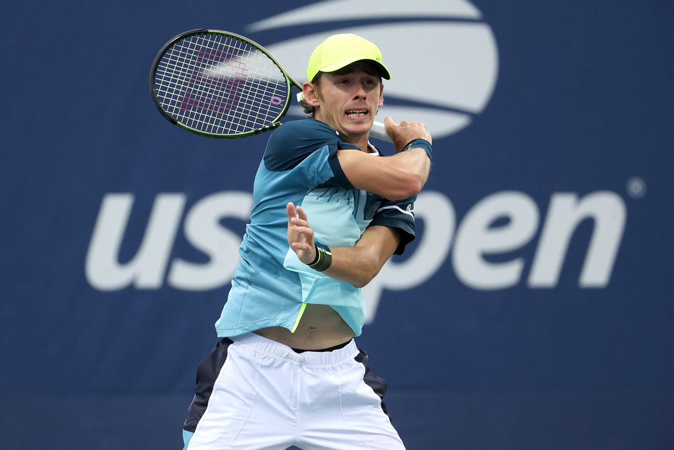 Aussie Alex de Minaur has scored a four-set opening-round win at the US Open in New York.