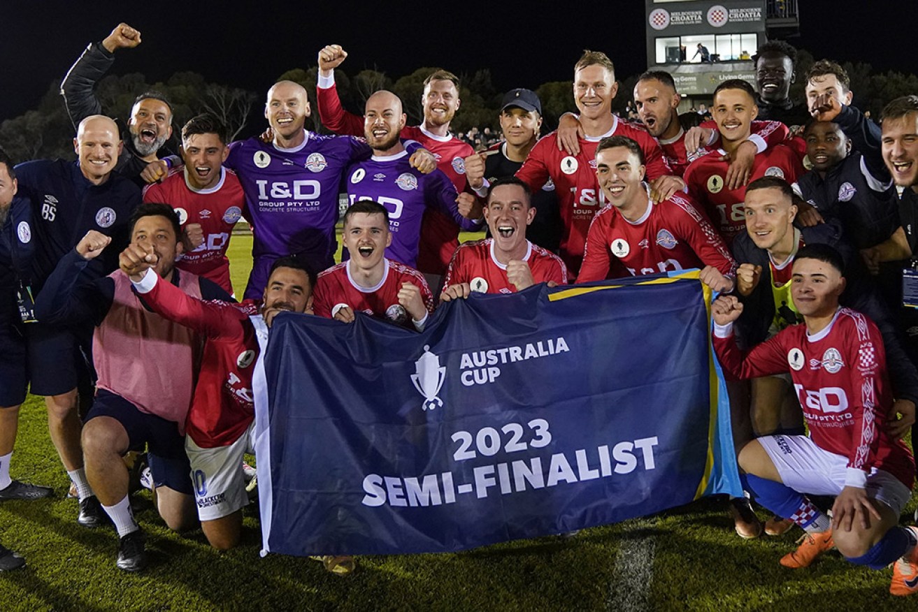 Melbourne Knights will play Brisbane Roar in the Australia Cup semi-finals. 