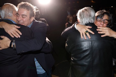 Emotional return for US prisoners freed from Iran