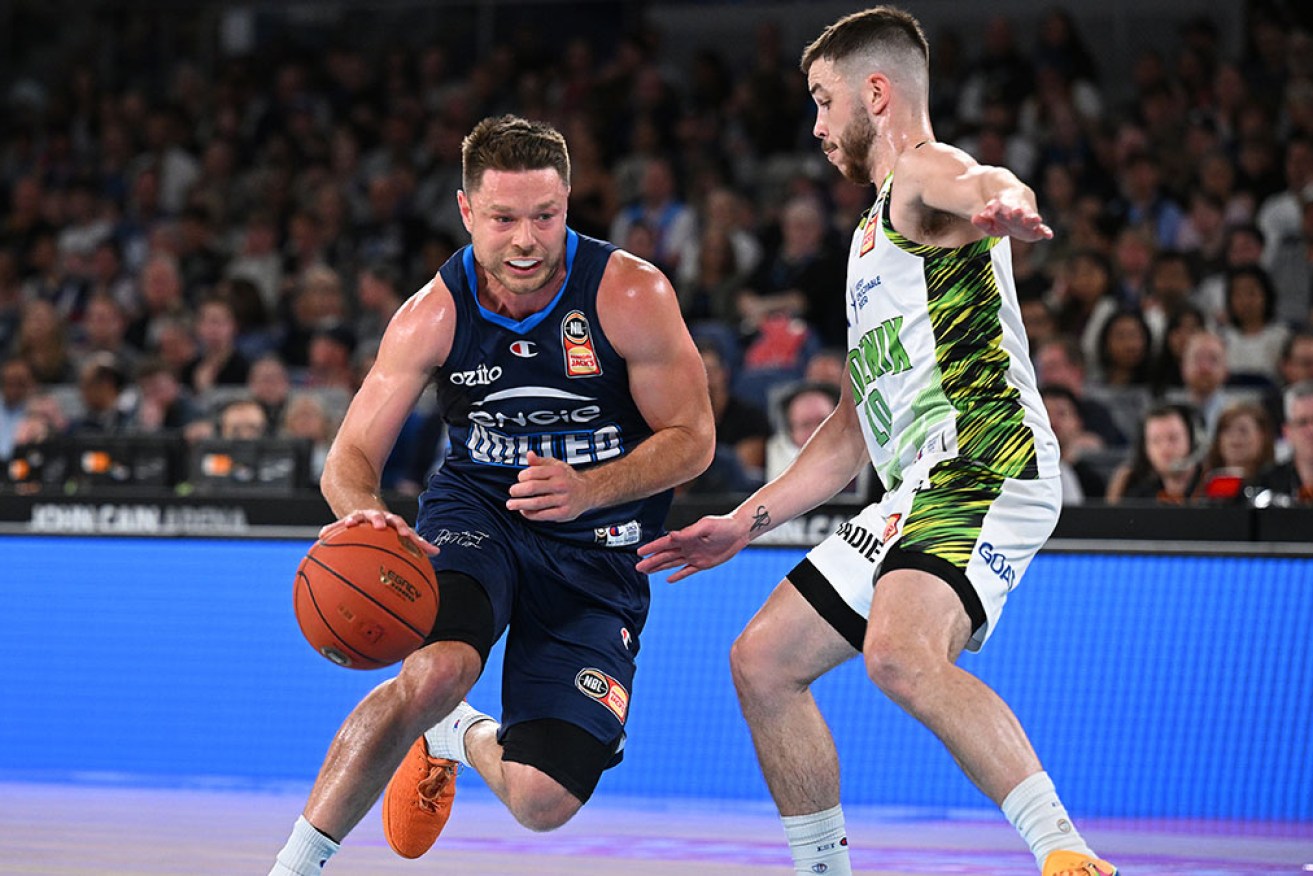 Matthew Dellavedova sparked Melbourne United to victory over SEM Phoenix in the NBL season opener. 