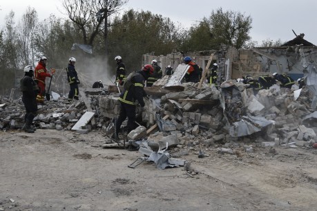 UN rights team to probe Ukraine village attack