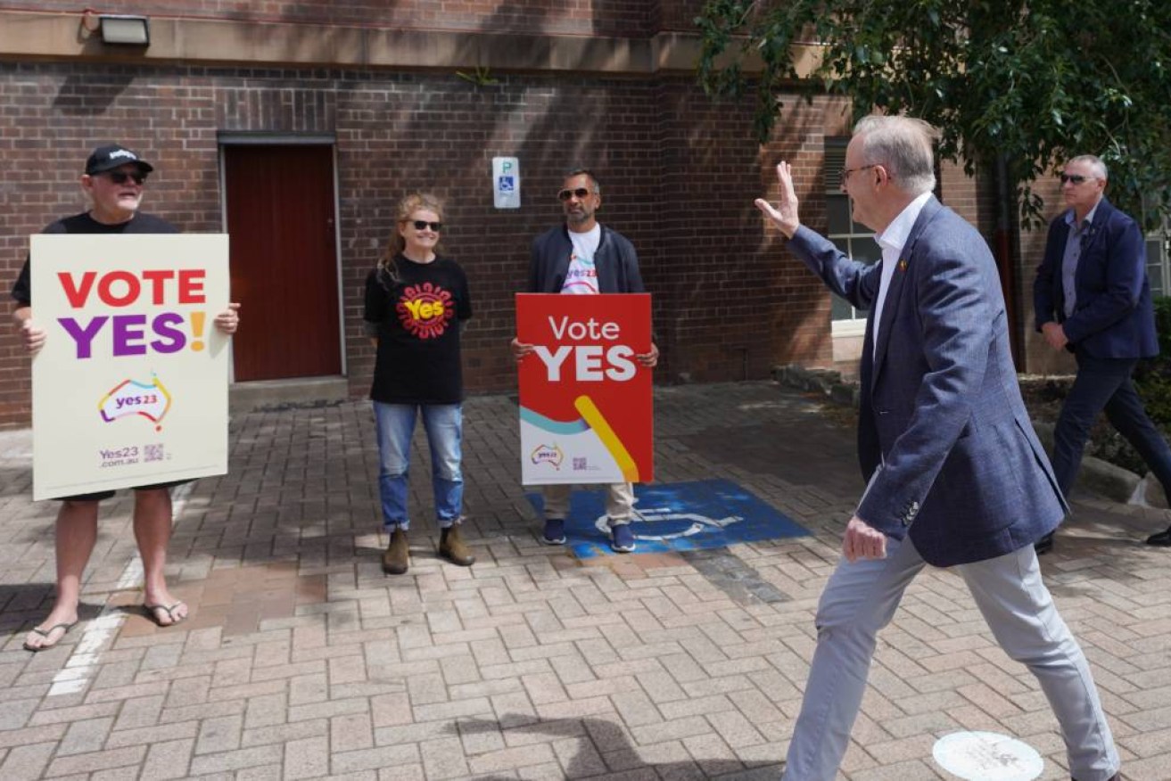 Anthony Albanese will lead a 'yes' blitz across the country in the final week of the voice campaign. 
