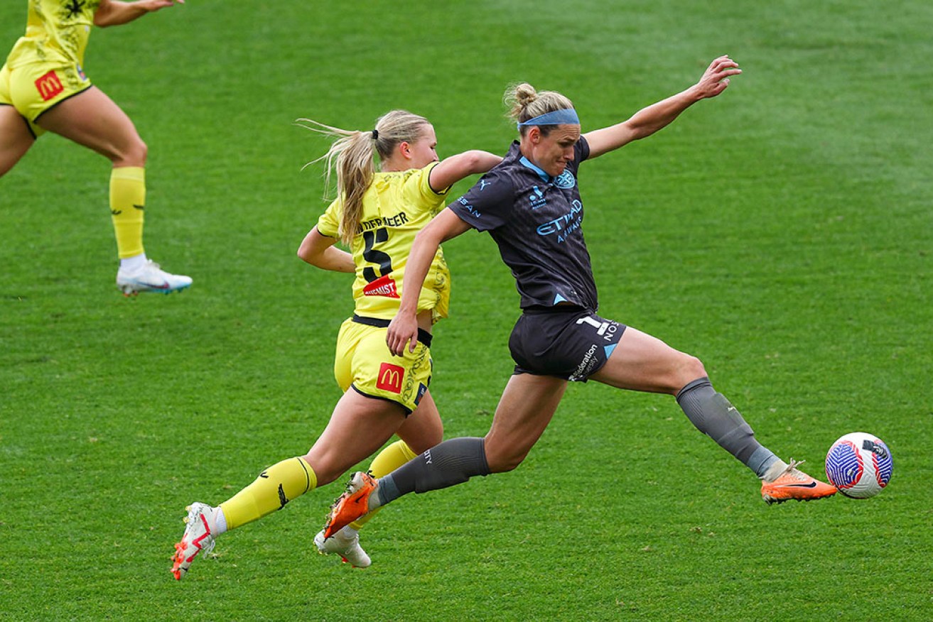 Hannah Wilkinson of Melbourne City controls under pressure from Wellington’s Marisa van der Meer on Sunday.