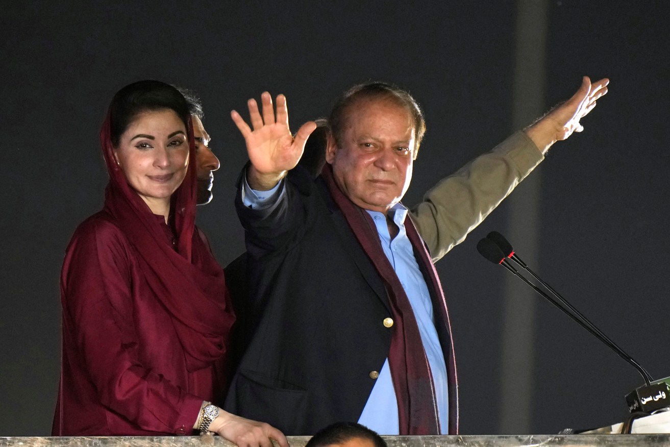 Former prime minister Nawaz Sharif has rallied supporters ahead of parliamentary elections.