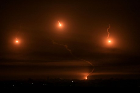 Gaza refugee camp hit amid air strikes