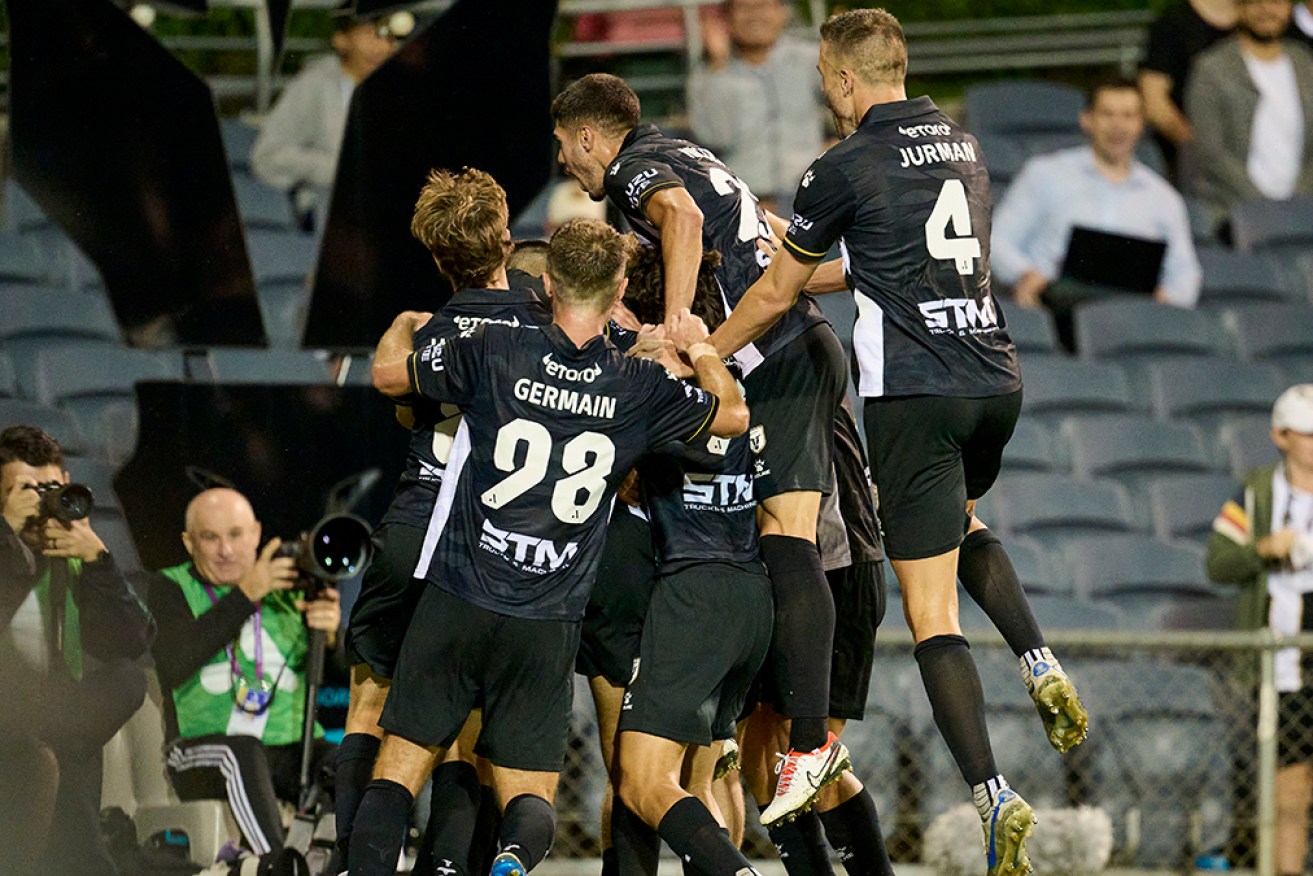 A Ulises Davila goal has given Macathur a 4-3 win over Adelaide United in their A-League Men clash.
