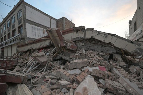 Quake kills at least 116 people in north-west China