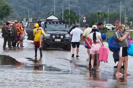 Minister leaps to defend BOM amid flood criticism