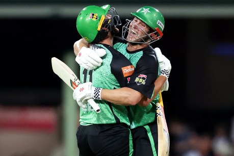 Melbourne Stars overcome controversial catch to down unbeaten Sydney Sixers