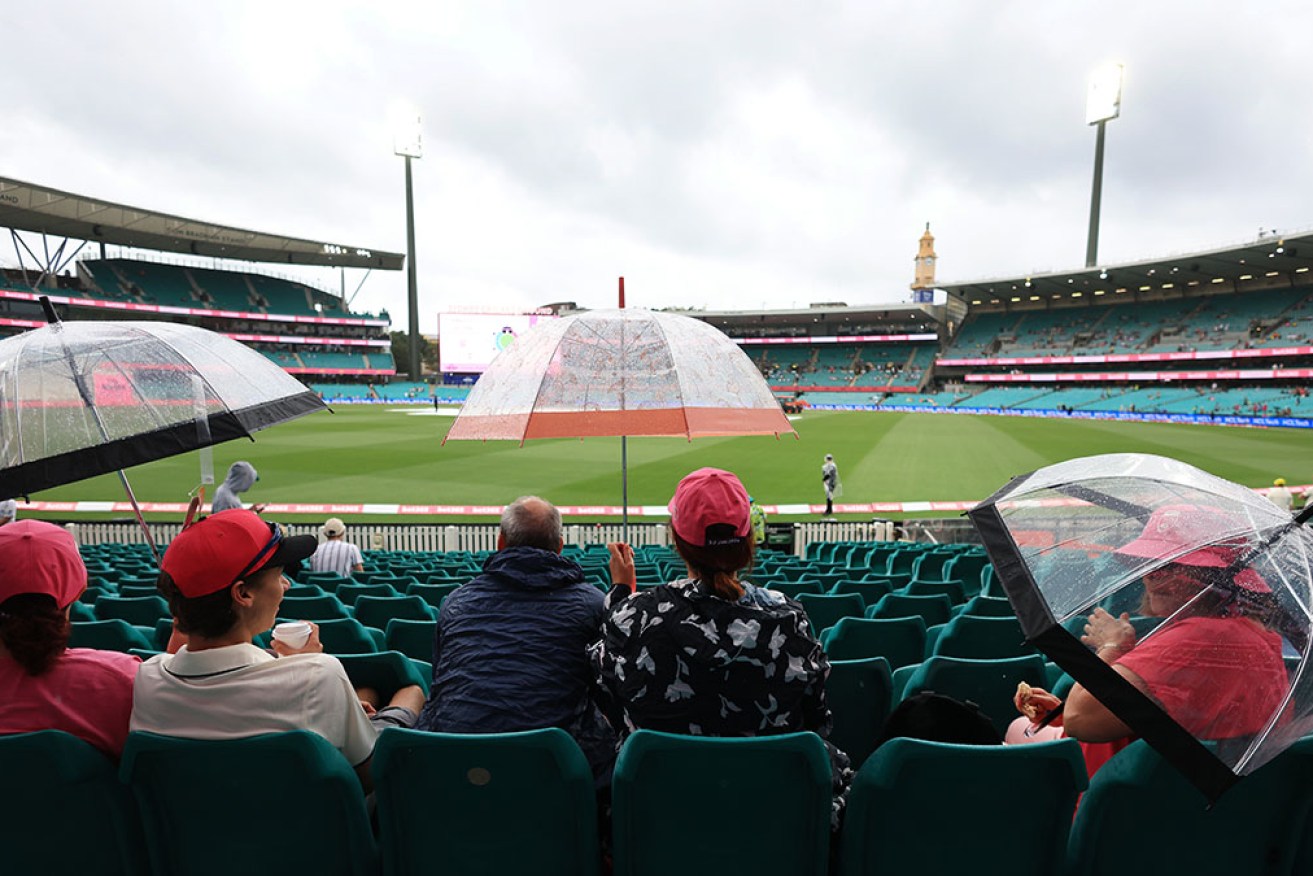 Rain stopped play early on day two of the third Test at the SCG.  