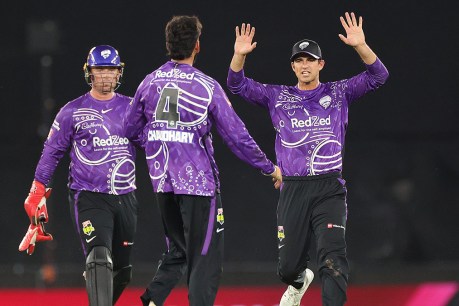 Hobart Hurricanes stun Melbourne Renegades for rare BBL win on road