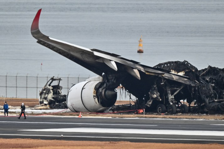 Clean-up begins from Japan planes collision