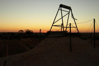 Man rescued after 30m fall in Coober Pedy mine