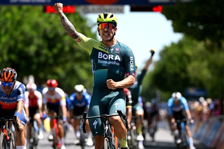 Sam Welsford wins opening Tour Down Under stage in Barossa Valley