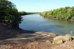 One dead as car plunges into NT river