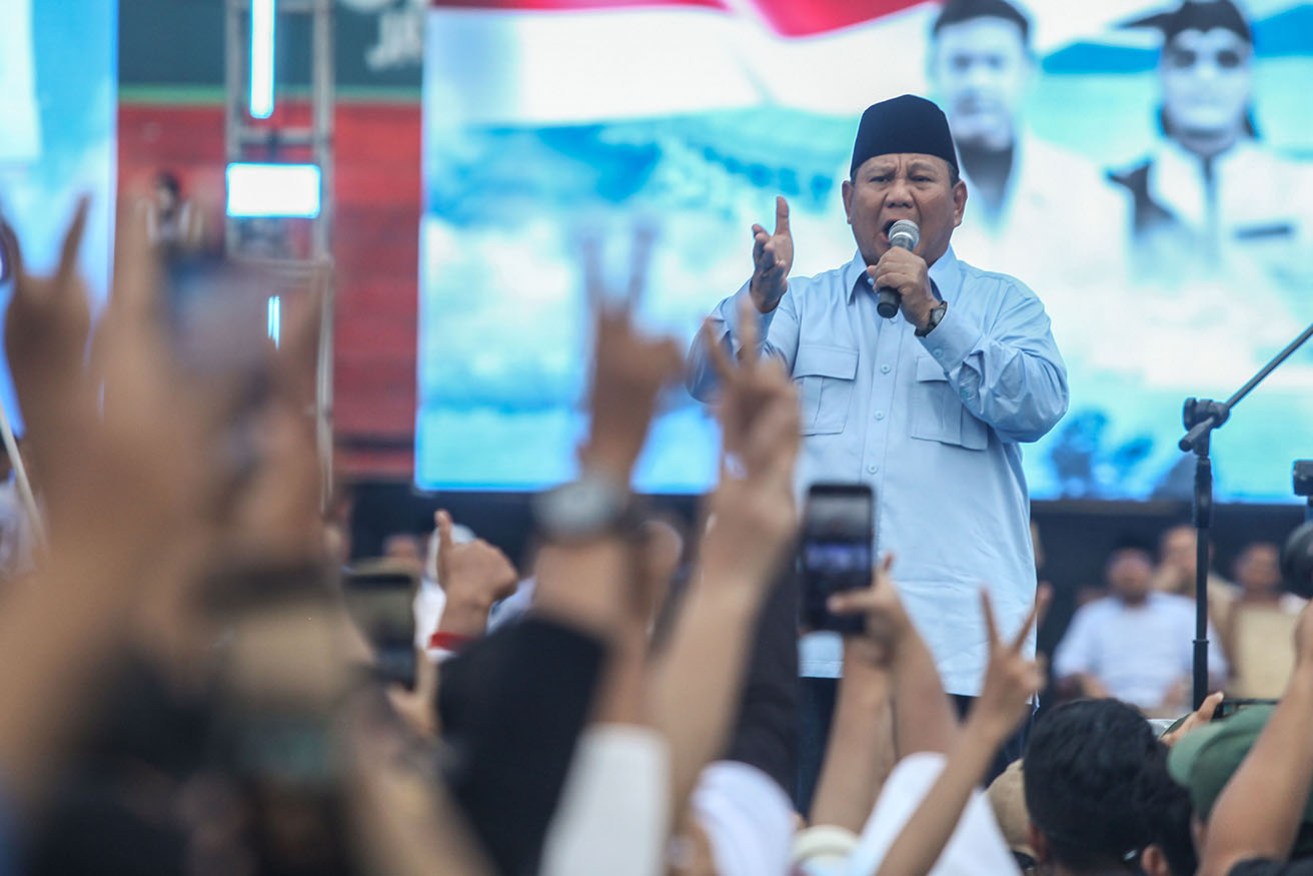 Indonesian presidential candidate Prabowo Subianto leads his rivals in an unofficial vote count. 
