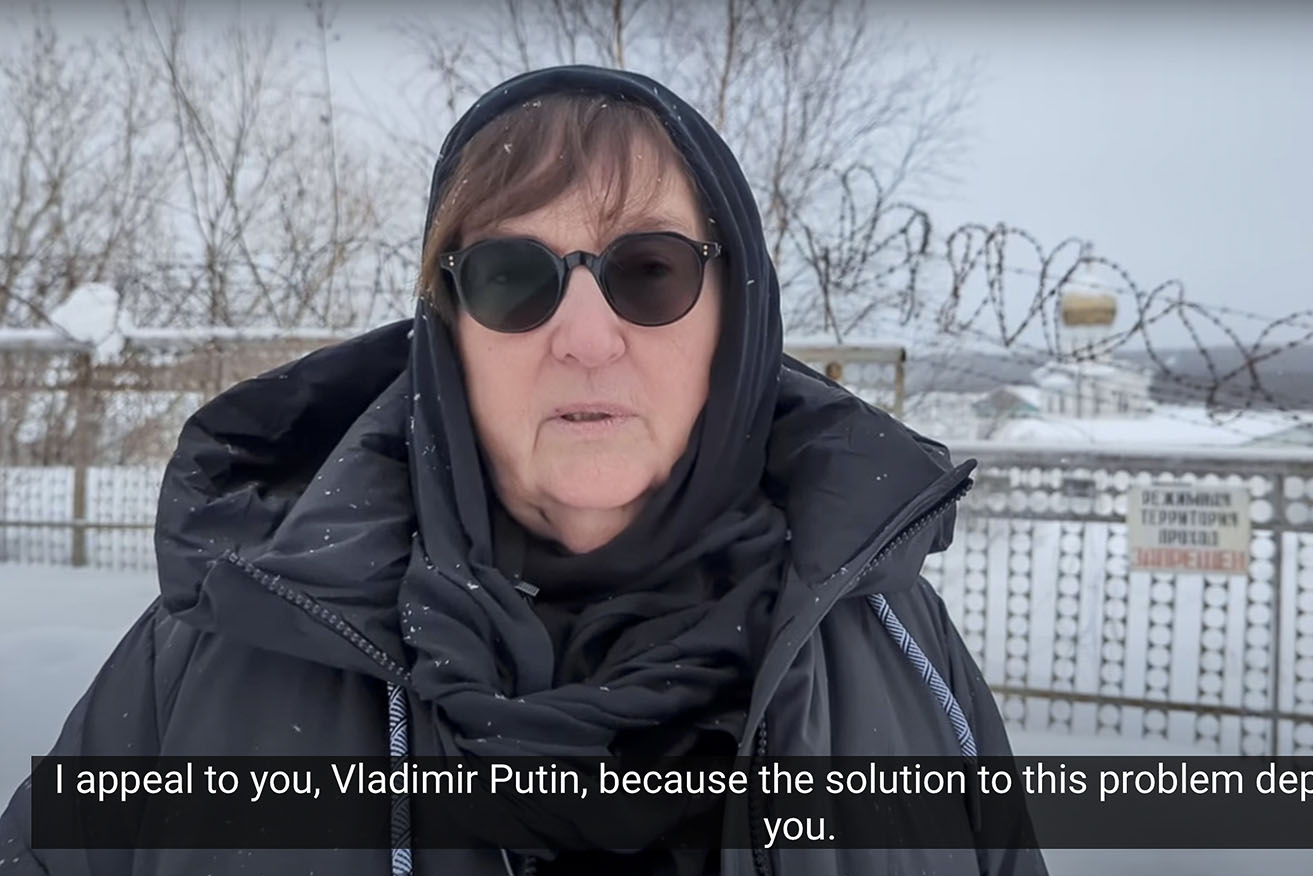 Alexei Navalny's mother Lyudmila Navalnaya is demanding Russian officials release her son's body.