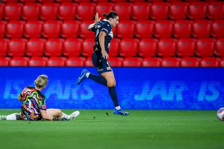 Emily Gielnik hat-trick steers Melbourne Victory to 4-1 ALW win over Adelaide United