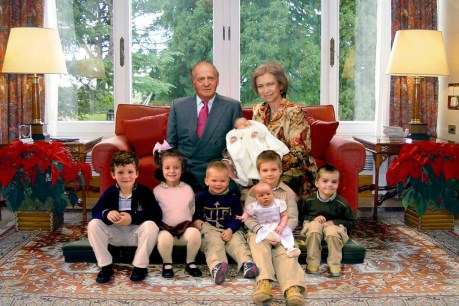 Royals’ Xmas photo re-emerges amid Kate scandal