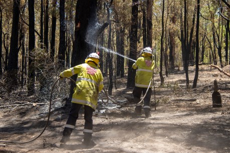 Emergency warning in out-of-control blaze near Perth