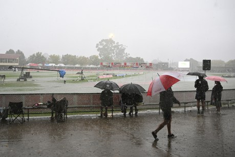Thunderstorm warnings as rain hammers Victoria