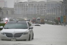 Dubai Airport floods, 18 dead in Gulf downpours