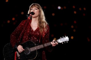Taylor Swift's new album dominates charts