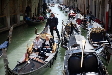 Fed-up Venetians revolt against fee to enter city