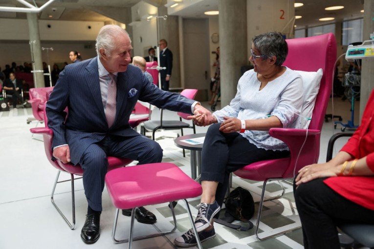 King Charles visits cancer centre in public return