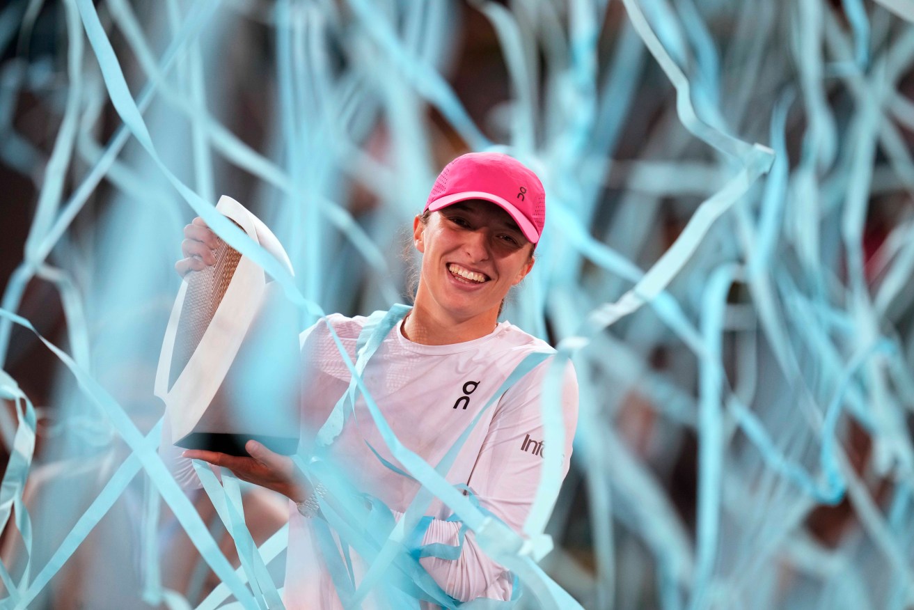 Iga Swiatek shows off the trophy after beaing Aryna Sabalenka in the final of the Madrid Open. 