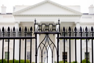 Driver dies after crashing into White House gate