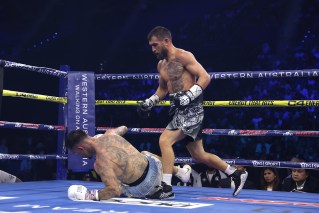 Lomachenko shocks Kambosos with TKO