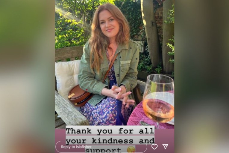 Isla Fisher gives thanks in wake of divorce news