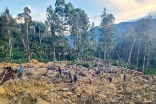 Hundreds feared dead in PNG landslide