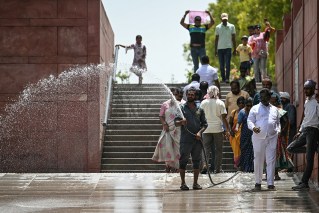 Heat alert for India amid record temperatures