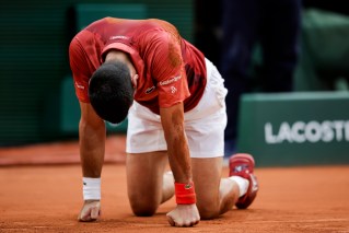 Injured Djokovic in doubt for Paris quarter-final