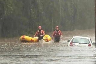 Flood rescues, warnings as deluge lashes NSW