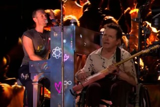 Fox leaves Coldplay Glastonbury crowd stunned