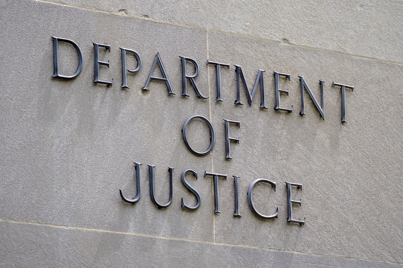 The US Justice Department has accused a man of trying to assassinate government officials.