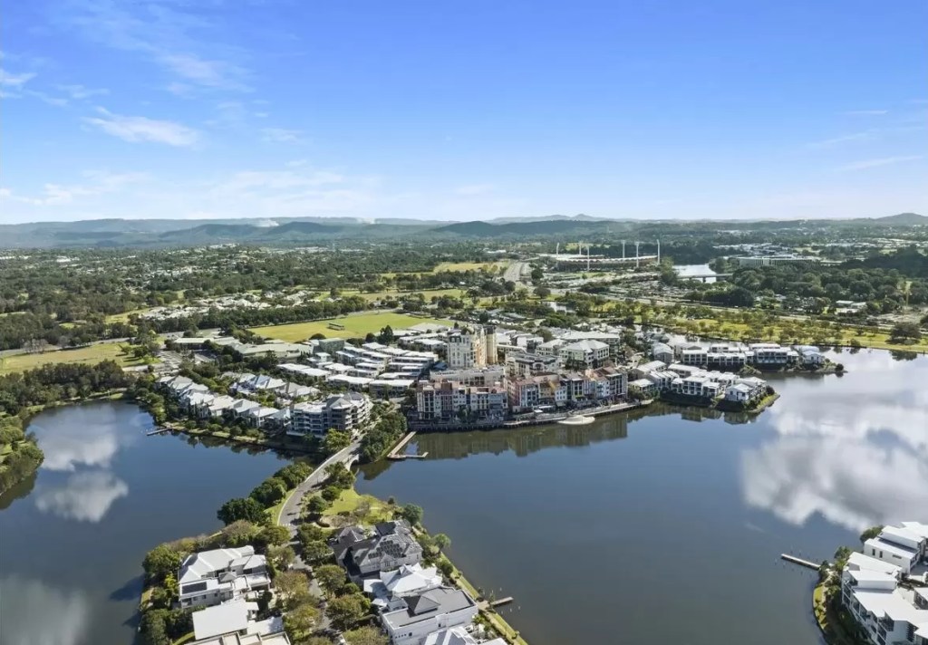 Emerald Lakes Estate