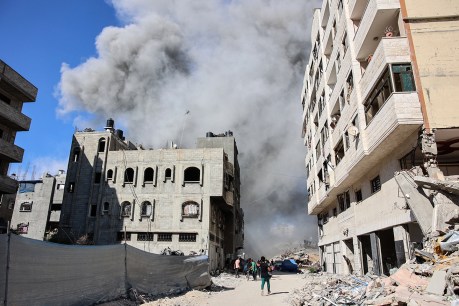 Israeli tanks push deeper into Gaza, Biden urges peace