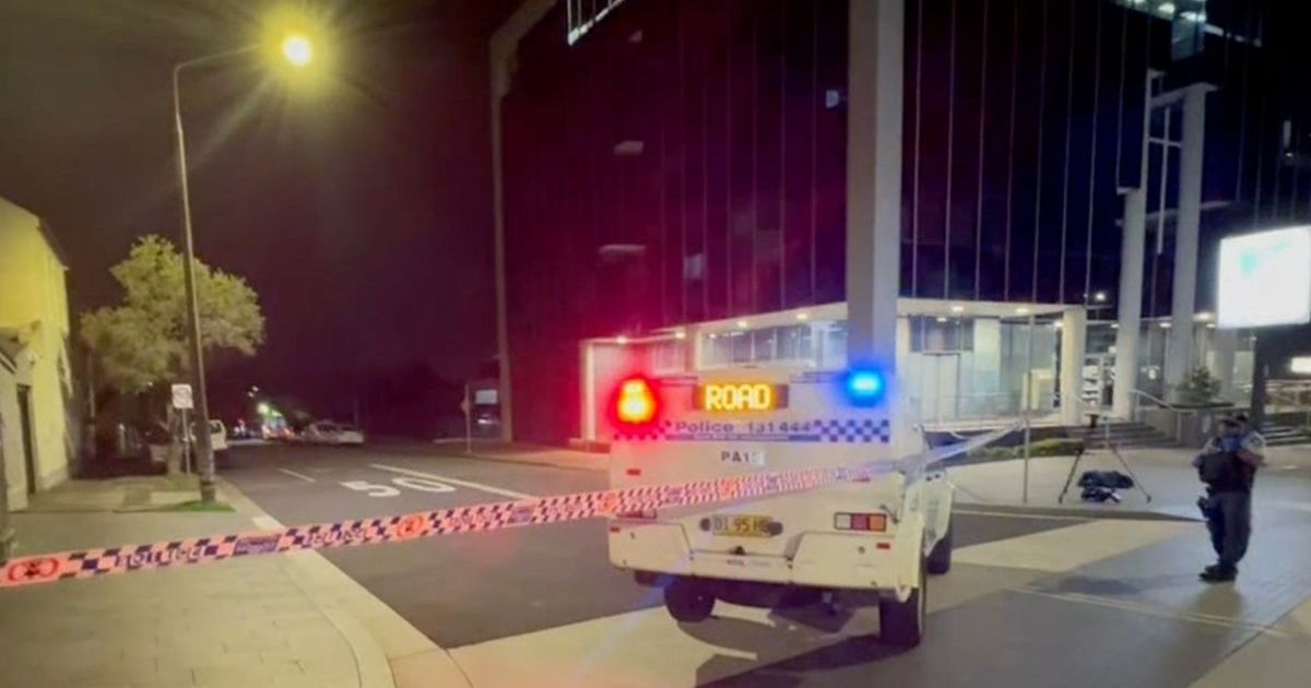 Gunman on run after fatal Sydney shooting