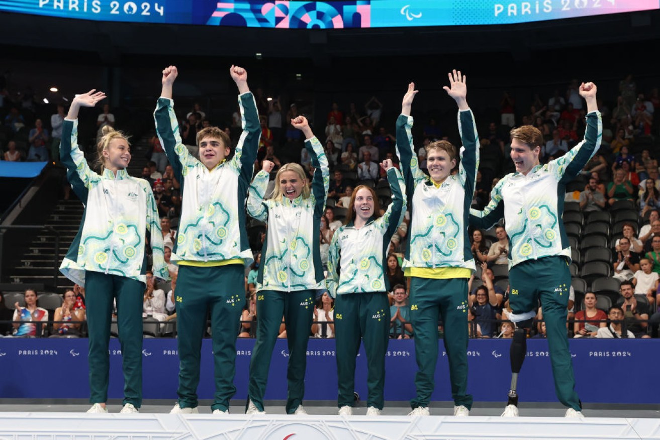 Australian swimmers Jesse Aungles, Timothy Hodge, Emily Beecroft, Alexa Leary, Callum Simpson and Keira Stephens on the podium in Paris.