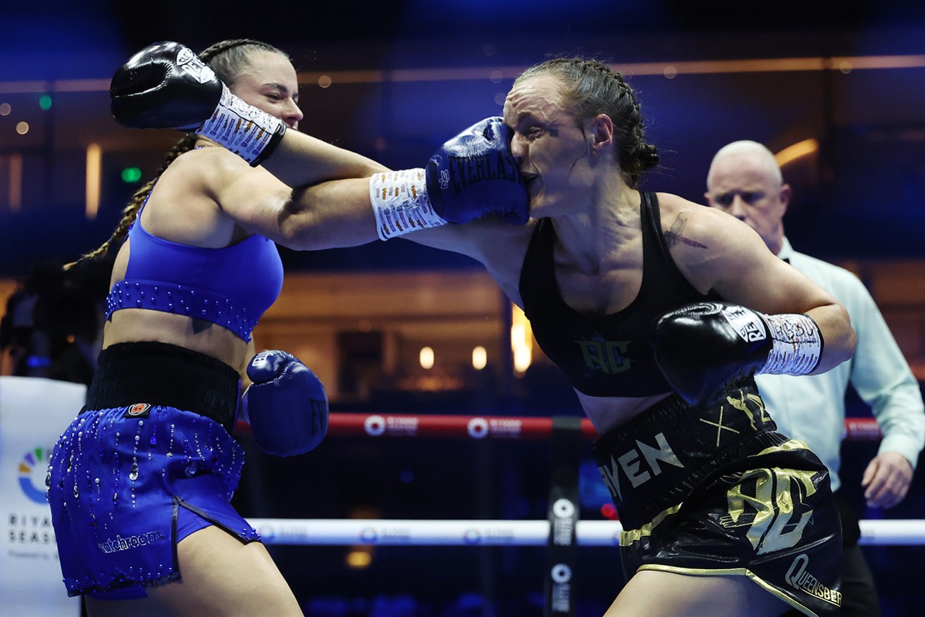 Skye Nicolson lands a blow on Raven Chapman in Riyadh on Sunday.