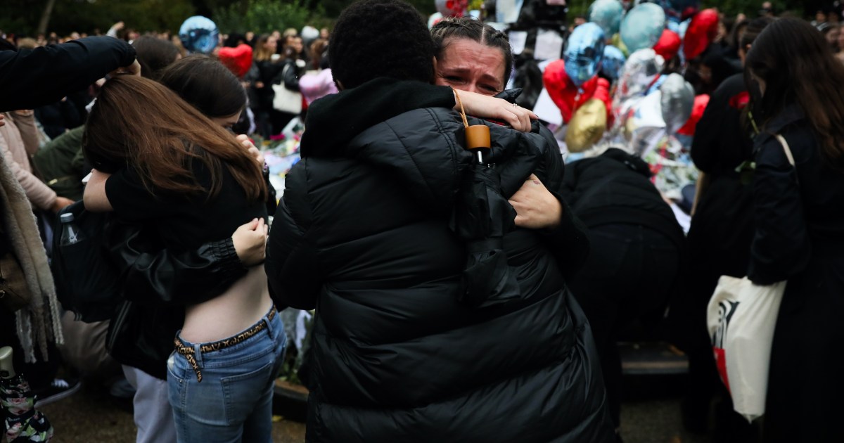 Fans turn out in London to mourn Liam Payne