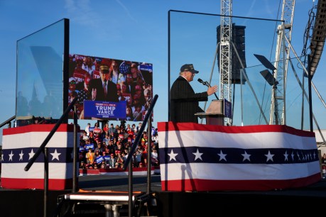 Trump embraces violent rhetoric in closing pitch